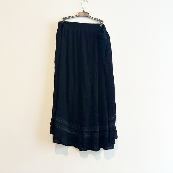 Torrid Black Maxi Crinkle Gauze Hi-Low Skirt Sz 3 - Picture 3 of 12